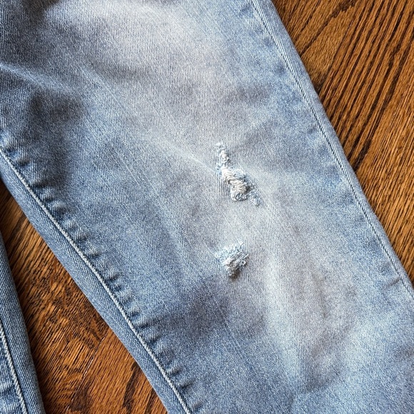 Flying Monkey Women’s 29 Distressed Light Blue Cropped Jeans - Picture 4 of 6